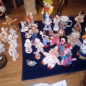 32 Piece Clown Collection